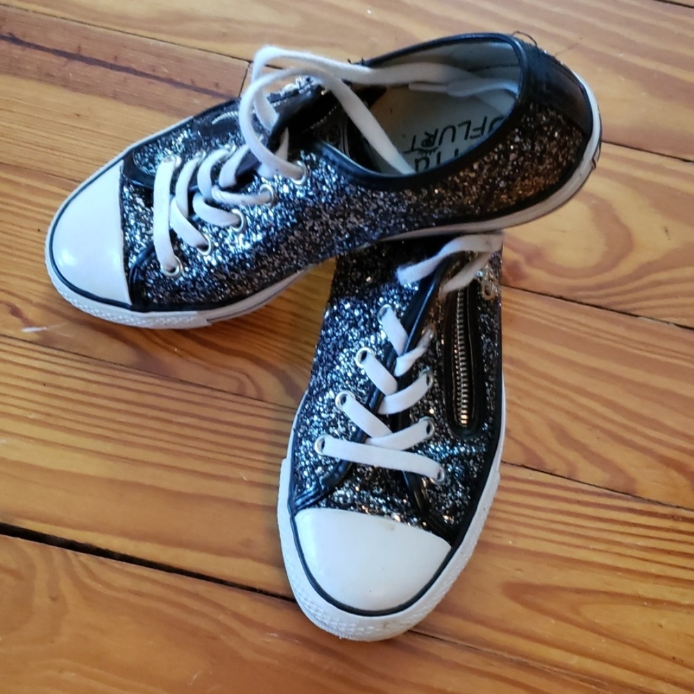 "GOTTA FLURT" GLITTER$TRENDY SNEAKERS🌼 - Picture 3 of 8